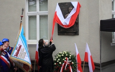 Utrwalone w sercach i spiżowej tablicy