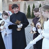 Młodzi z całej diecezji przywieźli relikwie świętych
