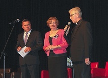  Debatę otworzyli wojewoda śląski Zygmunt Łukaszczyk, prezydent Zabrza Małgorzata Mańka-Szulik i abp Wiktor Skworc