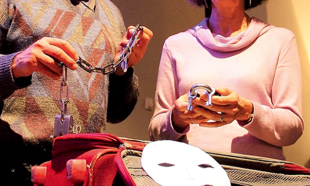  Gilles i Anne Bonnot poprzez metaforę walizki opowiedzieli o tym, jak Bóg pomógł rozwiązać ich osobiste problemy