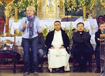  Iwona Lary podczas głoszenia katechezy w Świdnicy