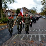 Żołnierze z Żagania na grobie gen. Maczka.