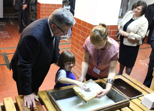 Bronisław Komorowski w Muzeum Papiernictwa