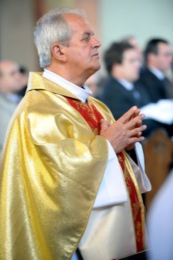 Kandydatura, akolitat i tuniki