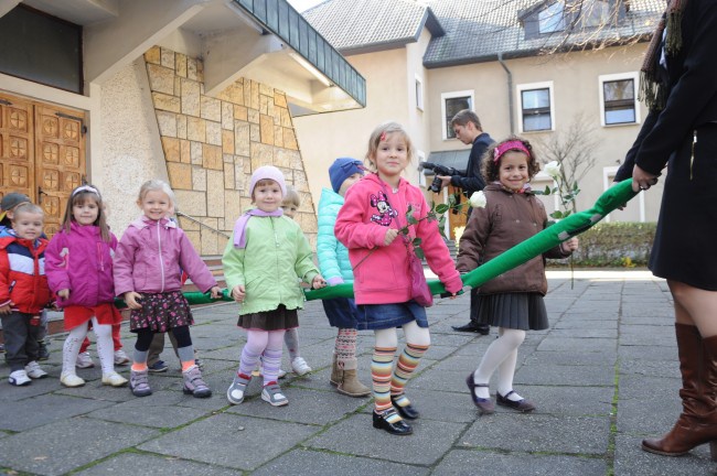 Poświęcenie katolickiej szkoły w Opolu