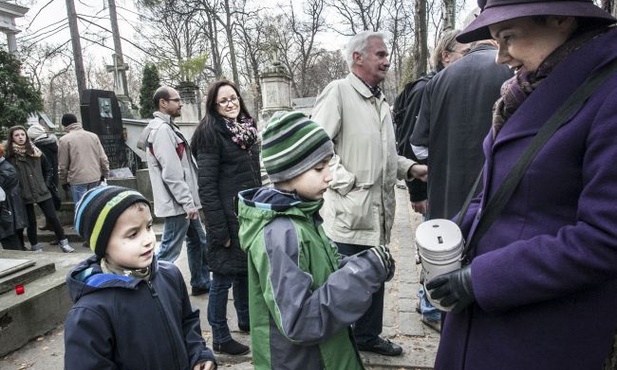 160 tys. po pierwszym dniu kwesty na Powązkach