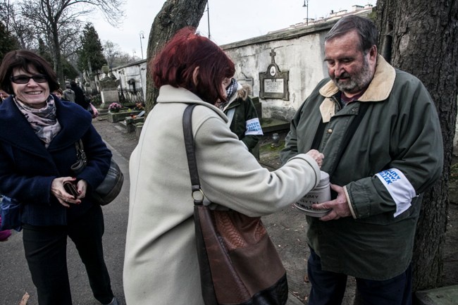 Wszyscy Święci na stołecznych nekropoliach