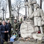 Wszyscy Święci na stołecznych nekropoliach