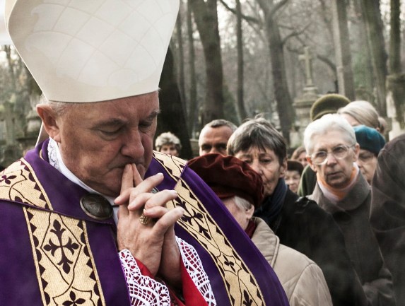 Wszyscy Święci na stołecznych nekropoliach