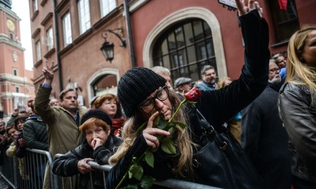 Palce w geście zwycięstwa