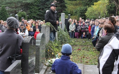 Lekcja na cmentarzu żydowskim