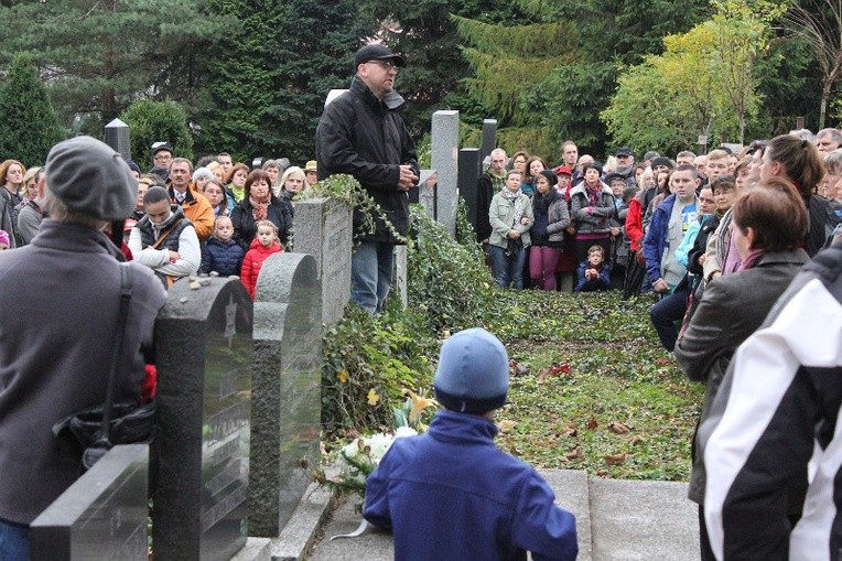 Lekcja na cmentarzu żydowskim