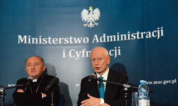 Jest zgoda na likwidację Funduszu Kościelnego, ale do rozstrzygnięcia pozostało szereg spraw spornych. Kard. Kazimierz Nycz i min. Michał Boni po kolejnej turze rozmów Komisji Konkordatowej