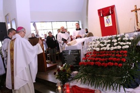 To kolejna tablica poświęcona bp. Kaczmarkowi na terenie gminy Gozdowo