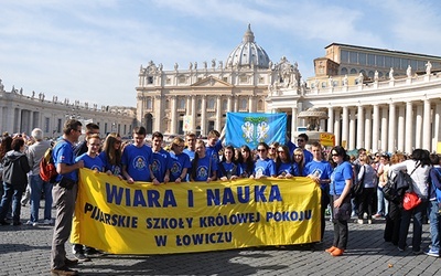 W napiętym programie  było zwiedzanie bazyliki  św. Piotra i spotkanie z papieżem Franciszkiem