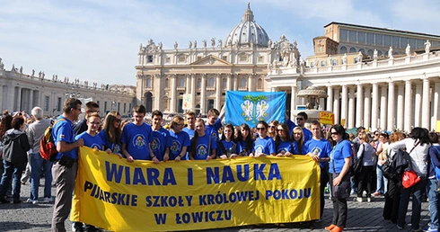 W napiętym programie  było zwiedzanie bazyliki  św. Piotra i spotkanie z papieżem Franciszkiem