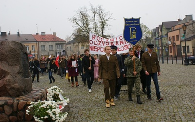 Uczniowie Pijarskich Szkół zorganizowali w Łowiczu Marsz Niepodległości