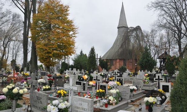 Ponad miastem: cmentarz na Kopfbergu