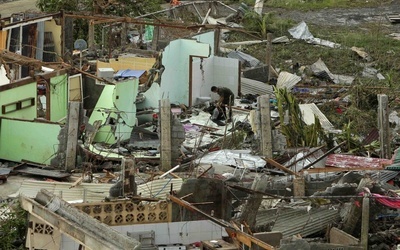 Co najmniej 100 ofiar Haiyan