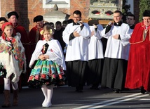 Procesja z relikwiami św. Wiktorii przeszła ulicami Łowicza