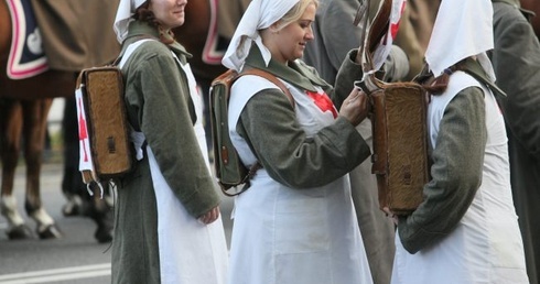 Defilada rekonstruktorów