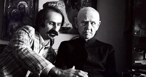 Ks. Władysław Paciak w swoim mieszkaniu z Januszem Popławskim (1983 rok)