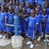 Dzieci przy studni - zdjęcie nagrodzone