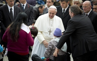 Papież: Nie gońcie za religijnymi sensacjami