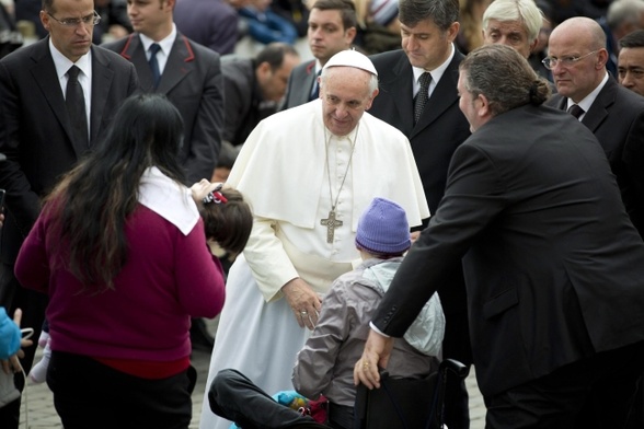 Papież: Nie gońcie za religijnymi sensacjami