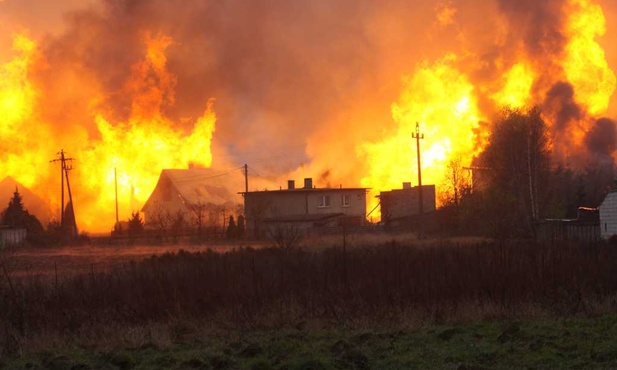 Spłonęło 12 budynków, 2 osoby zginęły