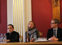 Anna Golędzinowska odpowiadała też na pytania uczestników sympozjum
