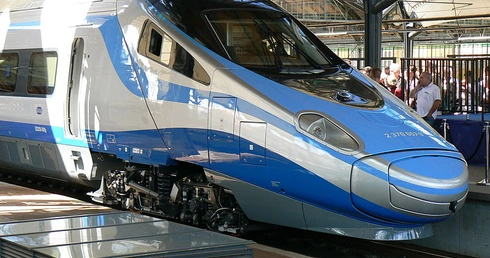 Pendolino wjeżdża na CMK