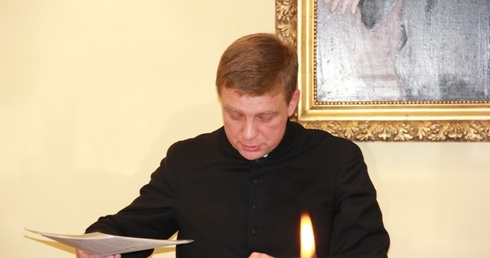 Konferencję o antykocepcji wyglosił ks. Dariusz Kuźmiński