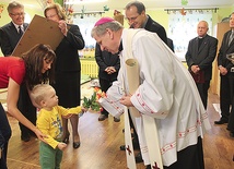  Podziękowanie dla bp. Jana Kopca w Żłobku Dzieciątka Jezus