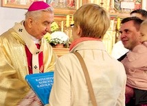 Abp Wojciech Ziemba przekazał rodzinie Przegrockich Katechizm Kościoła Katolickiego. Był to symboliczny akt mówiący o tym, iż to właśnie rodzina jest Kościołem Domowym, w którym rodzi się wiara