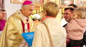 Abp Wojciech Ziemba przekazał rodzinie Przegrockich Katechizm Kościoła Katolickiego. Był to symboliczny akt mówiący o tym, iż to właśnie rodzina jest Kościołem Domowym, w którym rodzi się wiara