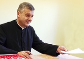 Biskup nominat Roman Pindel jeszcze przebywa w Krakowie, ale już udziela naszym czytelnikom błogosławieństwa – czytaj tekst obok