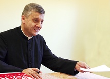Biskup nominat Roman Pindel jeszcze przebywa w Krakowie, ale już udziela naszym czytelnikom błogosławieństwa – czytaj tekst obok