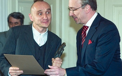 Bogdan Zdrojewski (z prawej) w 2009 r. uhonorował Jana Klatę (z lewej) nagrodą Ministra Kultury. Potem mianował go dyrektorem Teatru Starego 