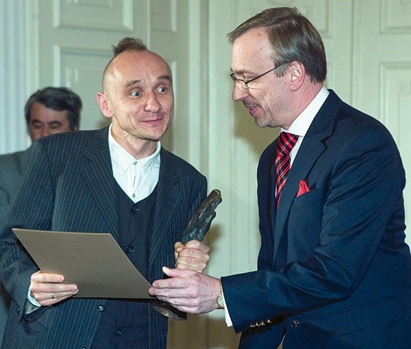 Bogdan Zdrojewski (z prawej) w 2009 r. uhonorował Jana Klatę (z lewej) nagrodą Ministra Kultury. Potem mianował go dyrektorem Teatru Starego 