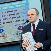 Podatnicy płacą, żeby partia mogła wykupywać w internecie tzw. hejtowanie – ostrzega Paweł Kowal, przewodniczący partii Polska Jest Najważniejsza