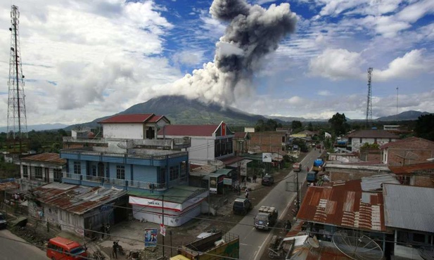 Sinabung grozi wybuchem