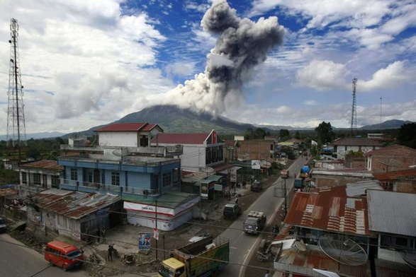 Sinabung grozi wybuchem