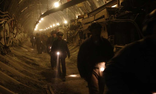 Ratownicy bliscy ugaszenia pożaru w kopalni Sośnica