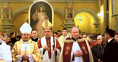 Peregrynacji w Przyszowej przewodniczył bp Wiesław Lechowicz