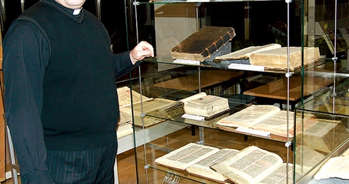W Bibliotece „Hosianum” można oglądać starodruki mówiące  o św. Mikołaju