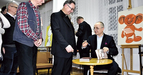 Bogusław Szwedo podczas promocji książki, która odbyła się w Miejskiej Bibliotece Publicznej w Tarnobrzegu