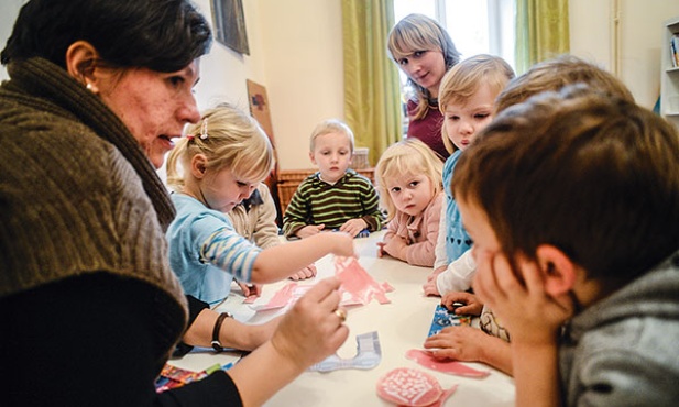 Efekty nauczania rodziców w domu weryfikuje szkoła, organizując egzamin końcowy na koniec roku