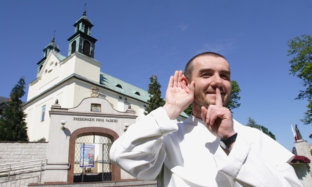 Między ciszą a ciszą