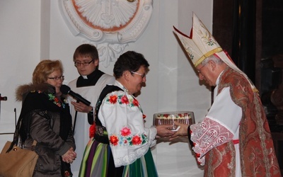 W święto św. Andrzeja wierni modlili się i składali życzenia imieninowe bp. Andrzejowi F. Dziubie